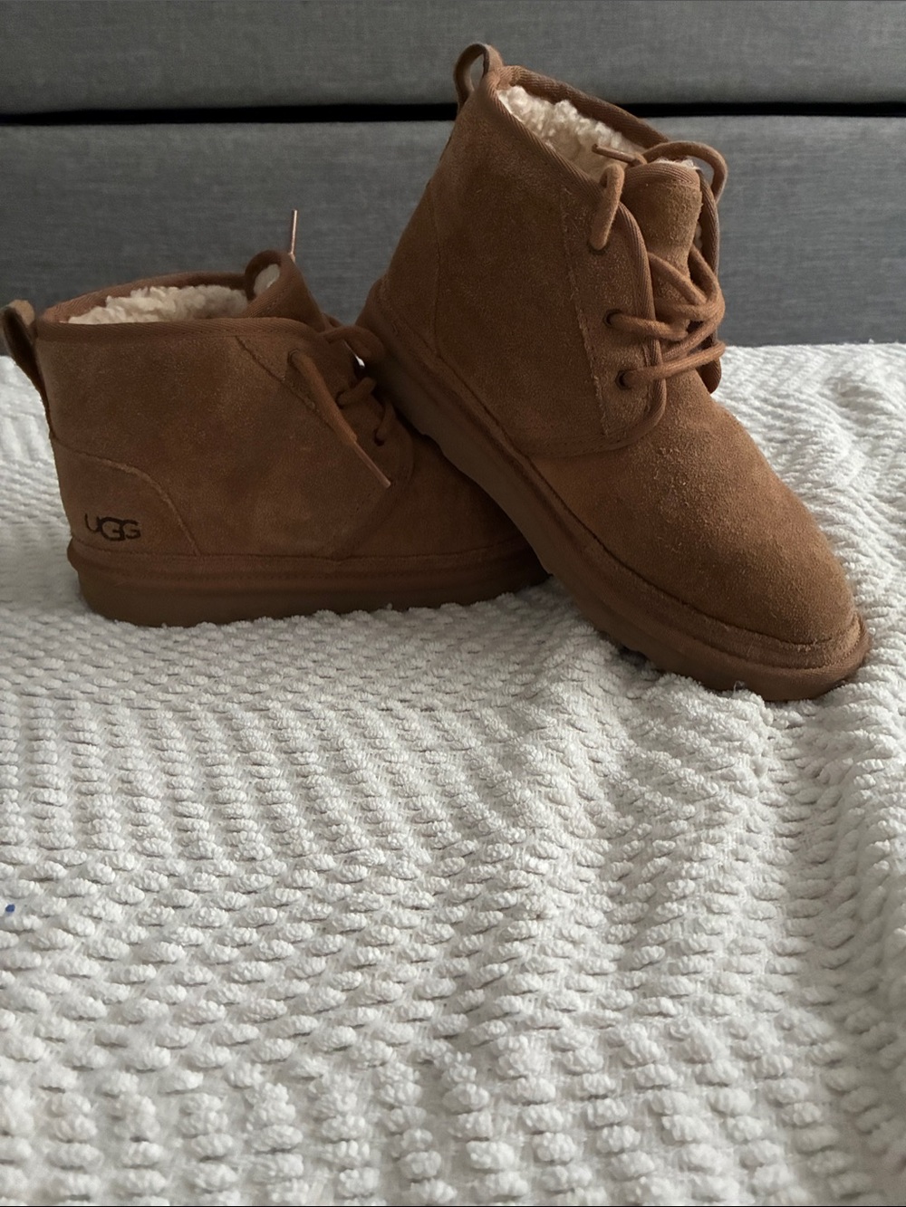 UGG Kids Chestnut Lace-Up Suede Boots with Shearling
